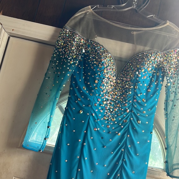 PROM DRESS - Picture 3 of 4